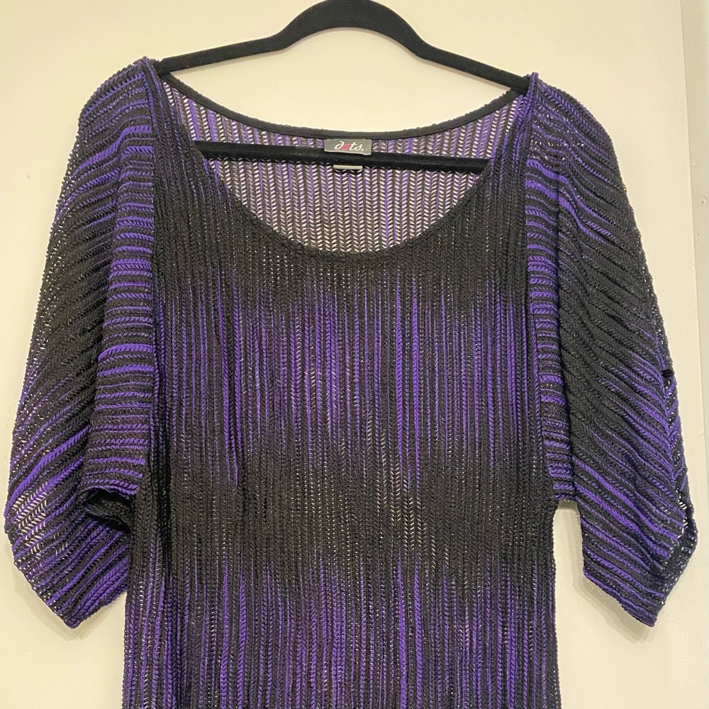 Loose Sleeve Nylon Blouse Size: Medium